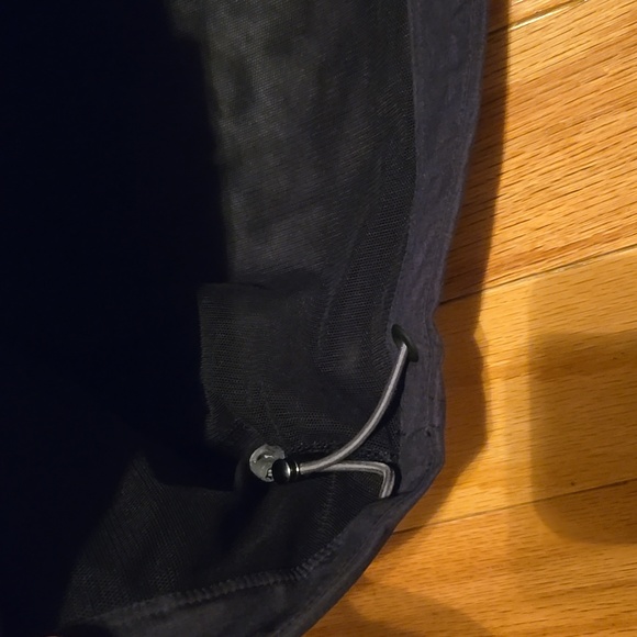 NWT Men's Small Vuori Oahu Rain Jacket in Color Shale. - Picture 6 of 7